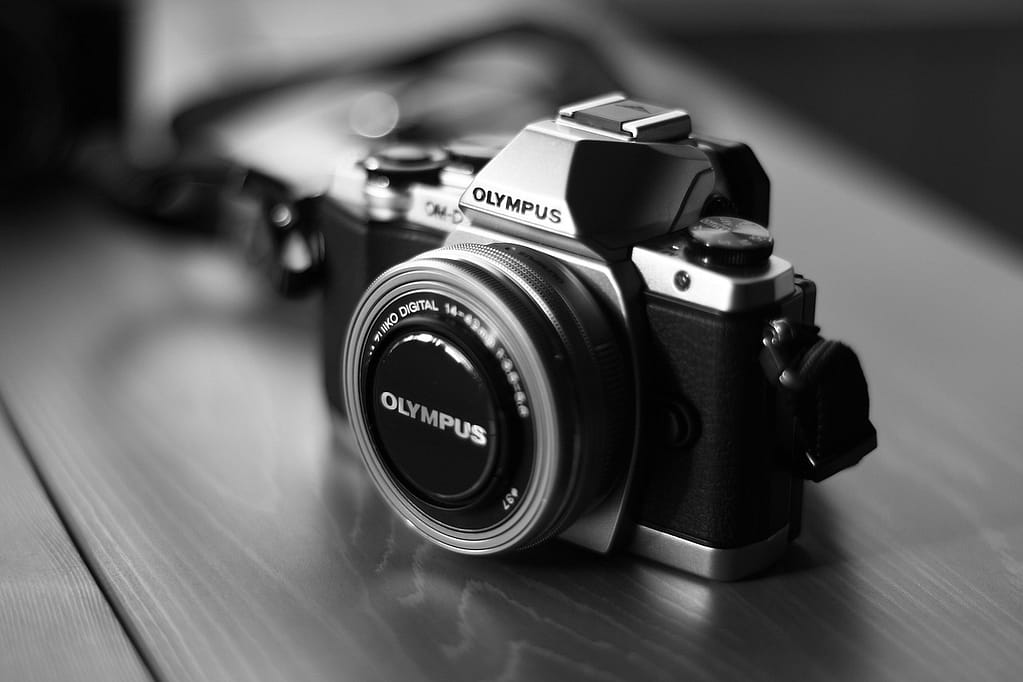 Close-up of a professional DSLR camera used to demonstrate how to label photography medium for fine art and digital prints.