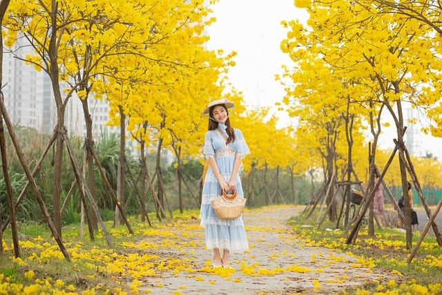 Capturing an iconic photography shot in a peaceful Houston garden, one of the most serene Houston photography locations for portraits and nature lovers