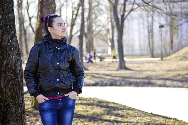 Beautiful girl posing by the fountain in Flippen Park photos