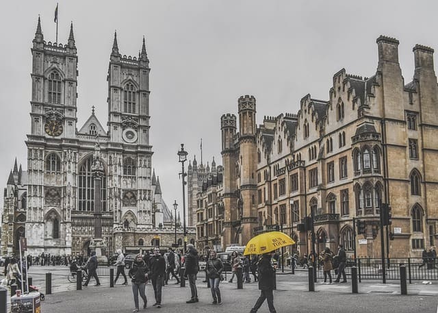 London street photography: capturing candid moments and iconic streets in London