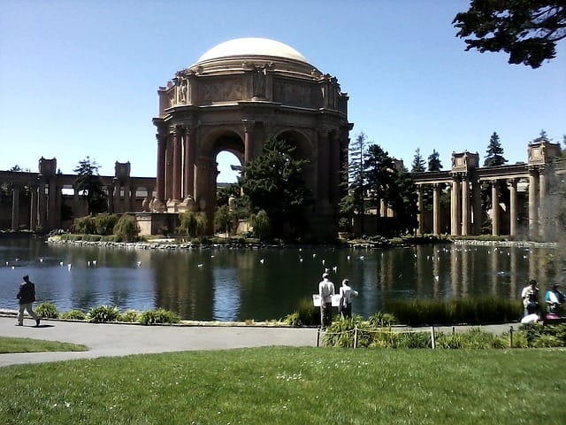 Portrait photography at the Palace of Fine Arts columns